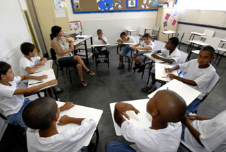 Portal de Not�cias PJF | No Paineiras � E. M. Professor Nilo Camilo Ayupe tem primeiro dia de aula em novo endere�o  | SE - 8/2/2010